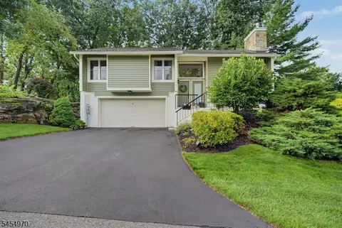 2 Canada Goose Dr, Hackettstown, NJ 07840