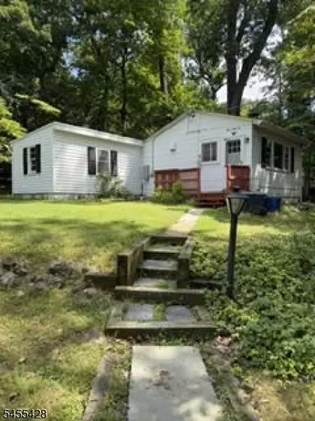 366 Warrenville Rd, Green Brook, NJ 08812