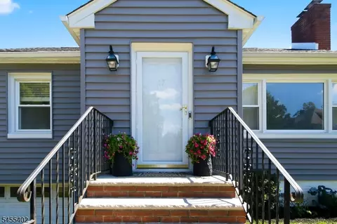 17 Ralph Pl, Morristown, NJ 07960