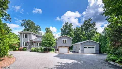 210 Wawayanda Rd, Highland Lakes, NJ 07422
