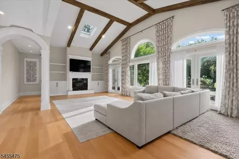 Living - 412 Valley View Ave, Paramus, NJ 07652 photo 1 of 4