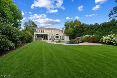 Exterior - 412 Valley View Ave, Paramus, NJ 07652 photo 5 of 7