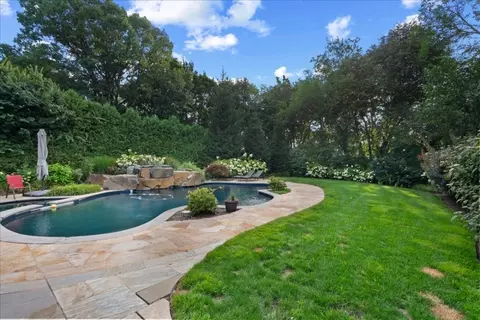 Exterior - 412 Valley View Ave, Paramus, NJ 07652 photo 4 of 7