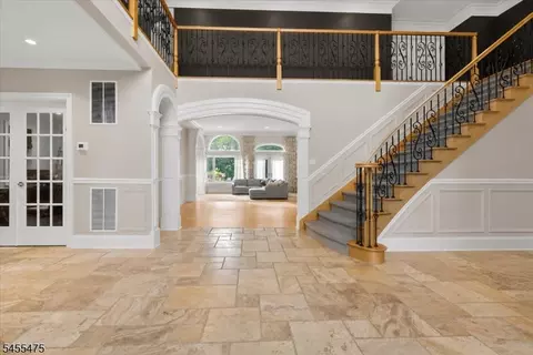 Entry Way - 412 Valley View Ave, Paramus, NJ 07652 photo 2 of 3