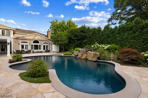 Exterior - 412 Valley View Ave, Paramus, NJ 07652 photo 7 of 7