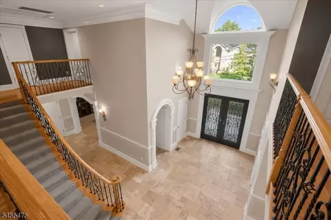 Entry Way - 412 Valley View Ave, Paramus, NJ 07652 photo 3 of 3