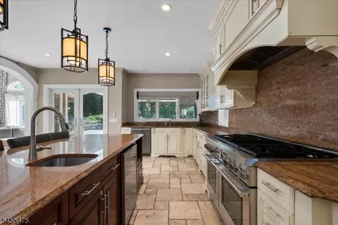 Kitchen - 412 Valley View Ave, Paramus, NJ 07652 photo 3 of 5