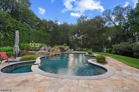 Exterior - 412 Valley View Ave, Paramus, NJ 07652 photo 6 of 7