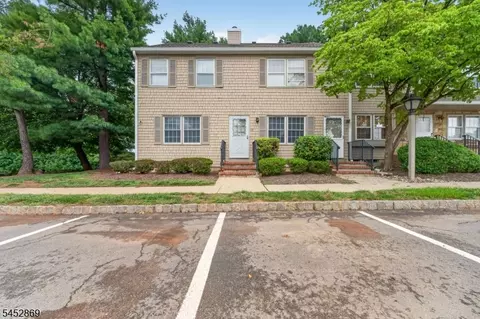 52 Adams Ct, Flemington, NJ 08822