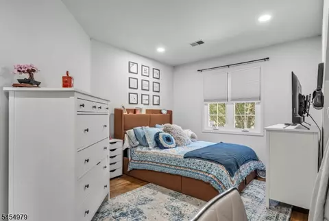 Bedroom - 72 Tanager Ct, Wayne, NJ 07470 photo 6 of 9