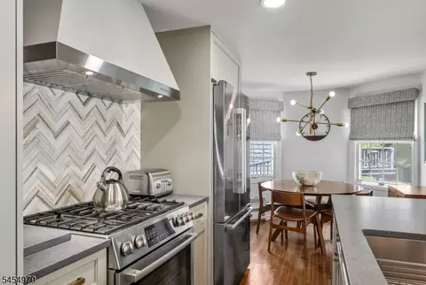 Kitchen - 72 Tanager Ct, Wayne, NJ 07470 photo 6 of 7