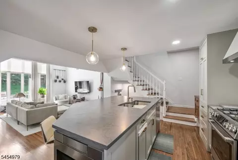 Kitchen - 72 Tanager Ct, Wayne, NJ 07470 photo 3 of 7