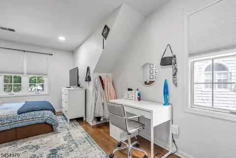 Bedroom - 72 Tanager Ct, Wayne, NJ 07470 photo 5 of 9