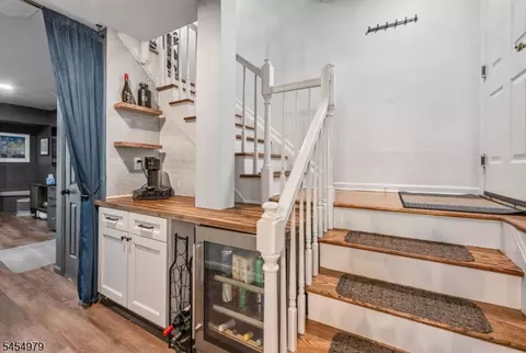 Entry Way - 72 Tanager Ct, Wayne, NJ 07470 photo 2 of 3