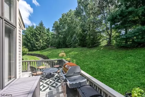 Exterior - 72 Tanager Ct, Wayne, NJ 07470 photo 7 of 10