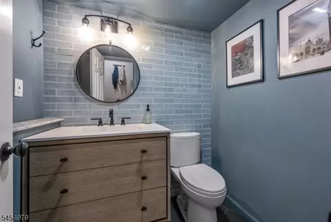 Bath - 72 Tanager Ct, Wayne, NJ 07470 photo 6 of 6