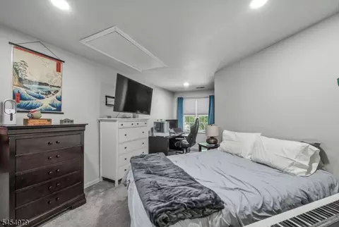 Bedroom - 72 Tanager Ct, Wayne, NJ 07470 photo 8 of 9