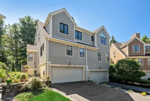 Exterior - 72 Tanager Ct, Wayne, NJ 07470 photo 2 of 10