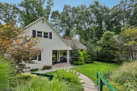 34 Forest Dr, Watchung, NJ 07069