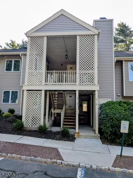 8 Augusta Dr, Annandale, NJ 08801