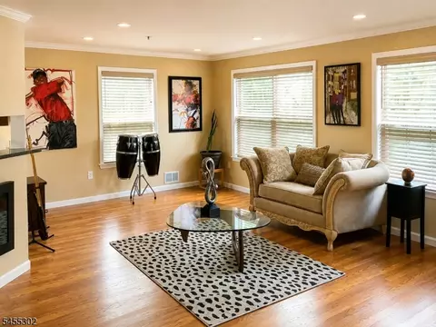 28 Richmond St, Newark, NJ 07103