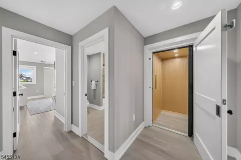 Entry Way - 821 North Dr, Brick Twp, NJ 08724 photo 2 of 3