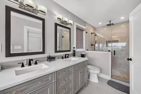 Bath - 821 North Dr, Brick Twp, NJ 08724 photo 2 of 4