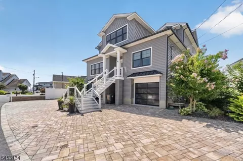 Exterior - 821 North Dr, Brick Twp, NJ 08724 photo 2 of 5