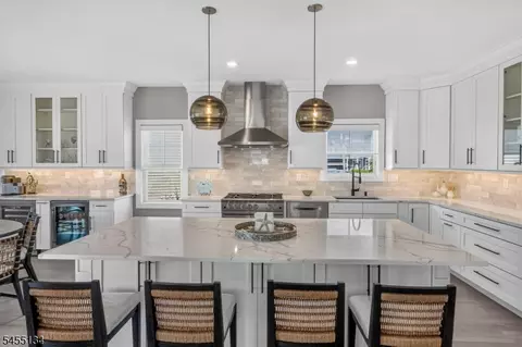 Kitchen - 821 North Dr, Brick Twp, NJ 08724 photo 1 of 2