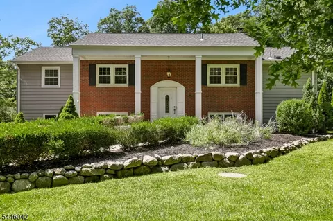 20 Hilltop Rd, Kinnelon, NJ 07405
