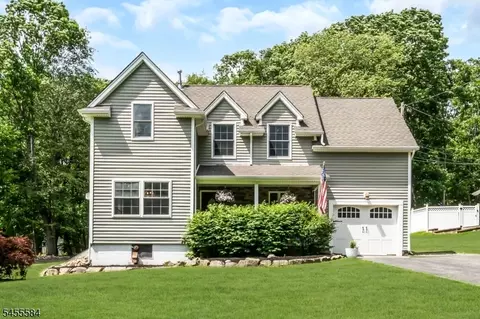 15 Thomas Dr, Hackettstown, NJ 07840