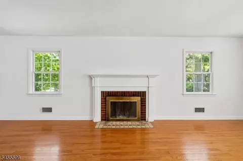 Living - 18 Mountainside Dr, Wayne, NJ 07470 photo 4 of 6