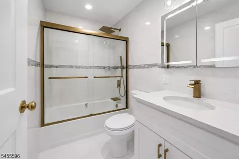 Bath - 18 Mountainside Dr, Wayne, NJ 07470 photo 1 of 2