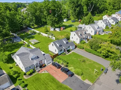 9 Frederick Pl, Cedar Knolls, NJ 07927
