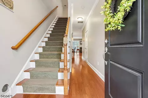 Entry Way - 35 Red Oak Ct, Haskell, NJ 07420 photo 1 of 2