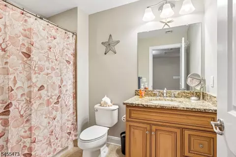 Bath - 35 Red Oak Ct, Haskell, NJ 07420 photo 2 of 2
