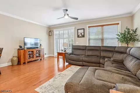 Living - 35 Red Oak Ct, Haskell, NJ 07420 photo 1 of 1