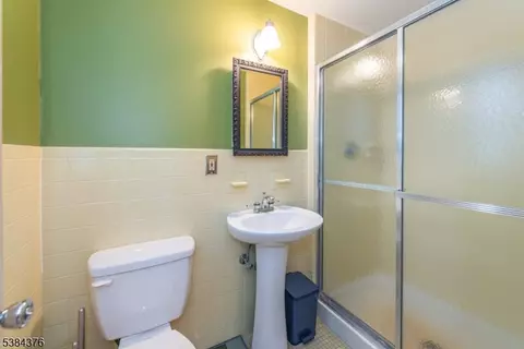 Bath - 401 E Plane St, Hackettstown, NJ 07840 photo 2 of 2