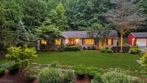 6 Garner Rd, Bloomsbury, NJ 08804
