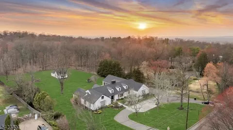 16 E Greenbrook Rd, Caldwell, NJ 07006
