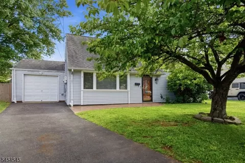 17 Joanna Pl, Colonia, NJ 07067
