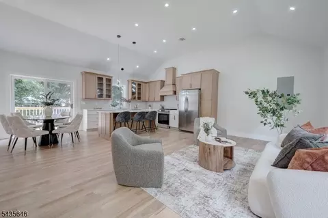 896 Union Valley Rd, West Milford, NJ 07480