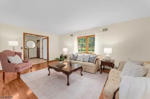 Living - 7 Devore Rd, Flemington, NJ 08822 photo 2 of 4