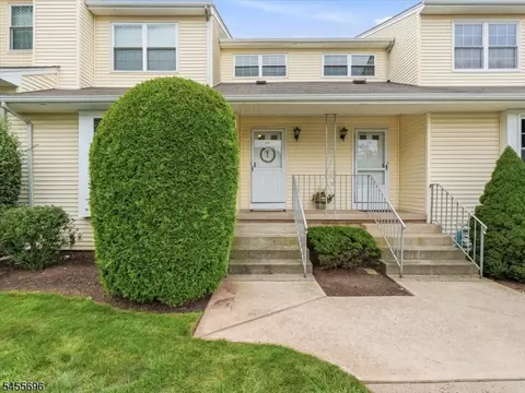 74 Freemont Ct, Somerset, NJ 08873