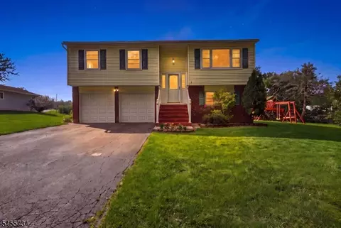 14 Harwich Rd, Phillipsburg, NJ 08865