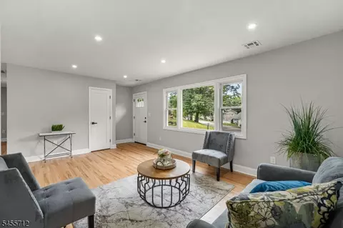 Living - 76 Dawn Ave, North Haledon, NJ 07508 photo 2 of 2