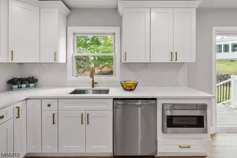 Kitchen - 76 Dawn Ave, North Haledon, NJ 07508 photo 2 of 2