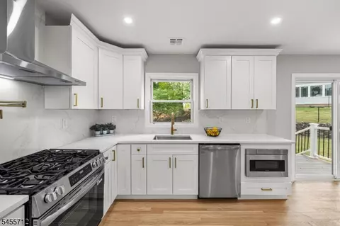 Kitchen - 76 Dawn Ave, North Haledon, NJ 07508 photo 1 of 2
