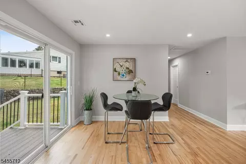 Entry Way - 76 Dawn Ave, North Haledon, NJ 07508 photo 2 of 7