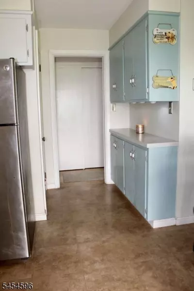 Entry Way - 206 Ridge Rd, Phillipsburg, NJ 08865 photo 1 of 2